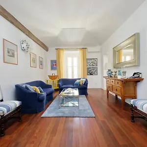 https://penthouse-fiammetta-a-piazza-navona.it-romehotels.com