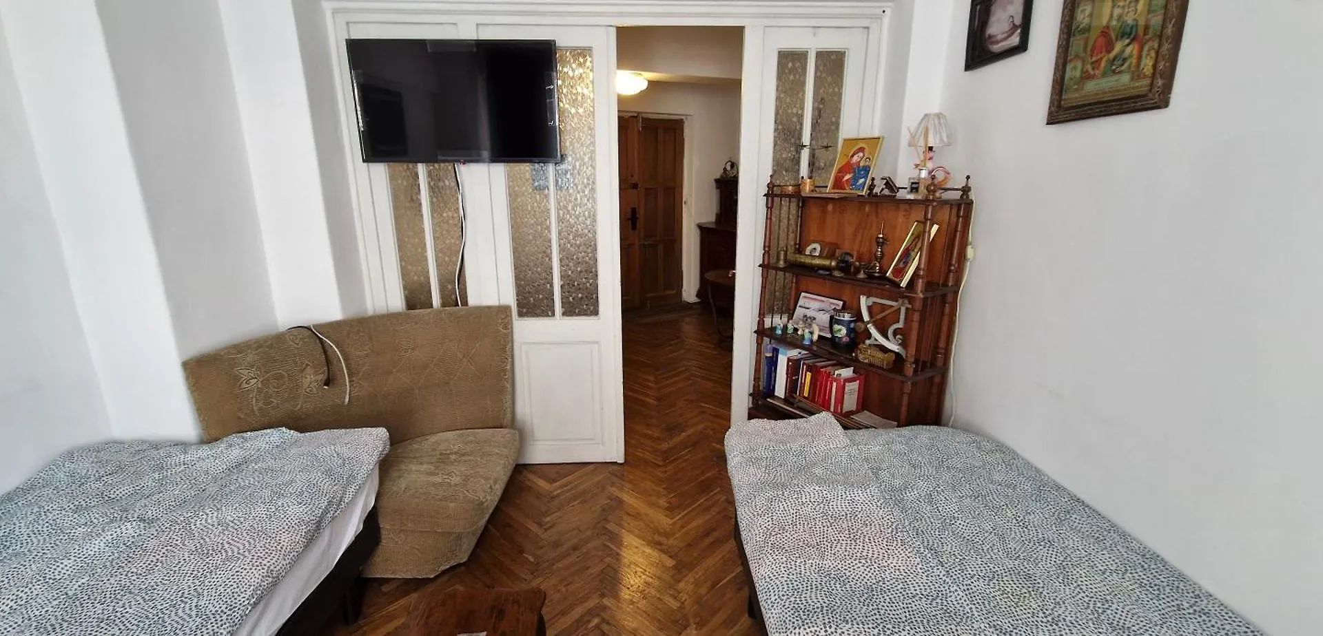 Domum - The Comunist Apartment contacts