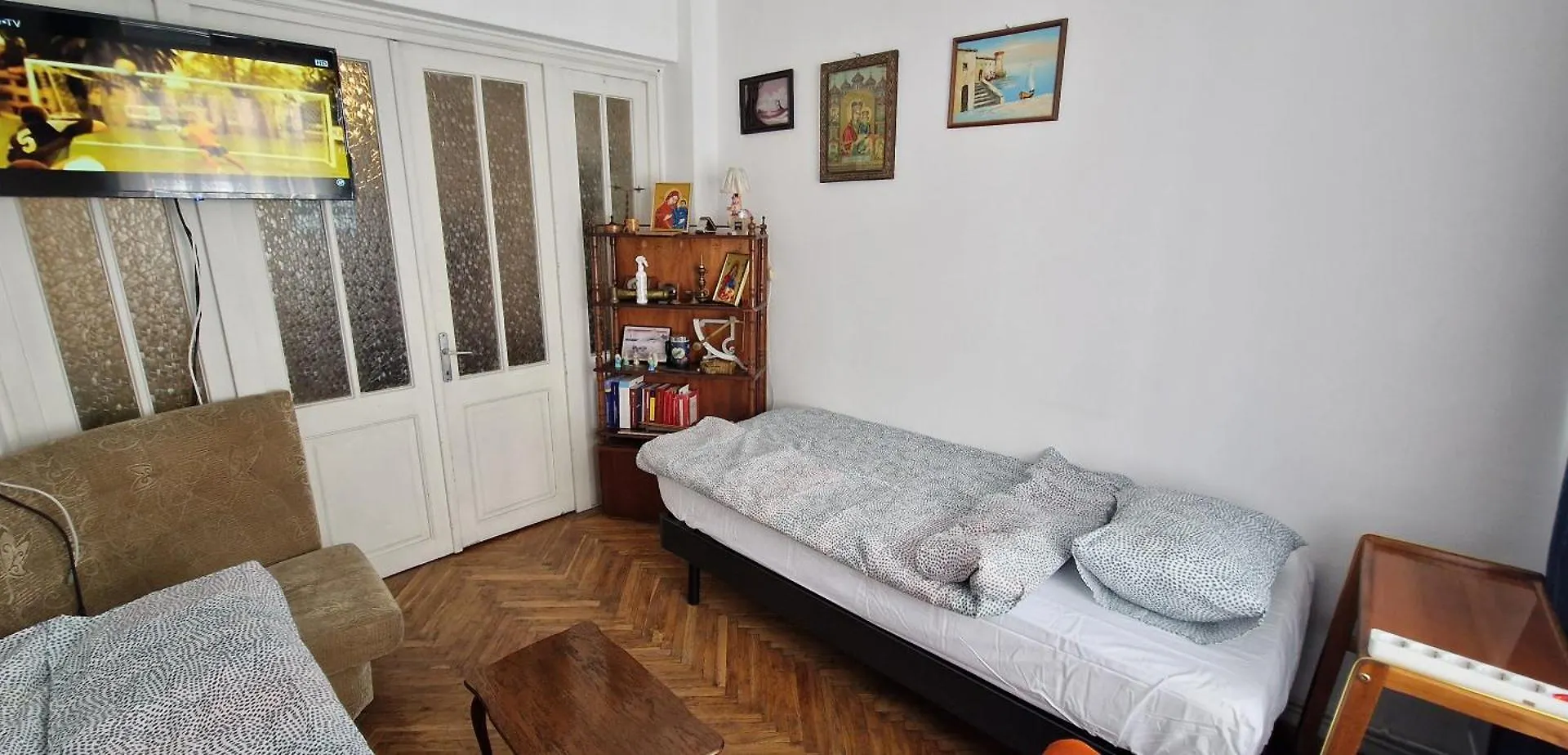 Domum - The Comunist Apartment Bucharest 0*,